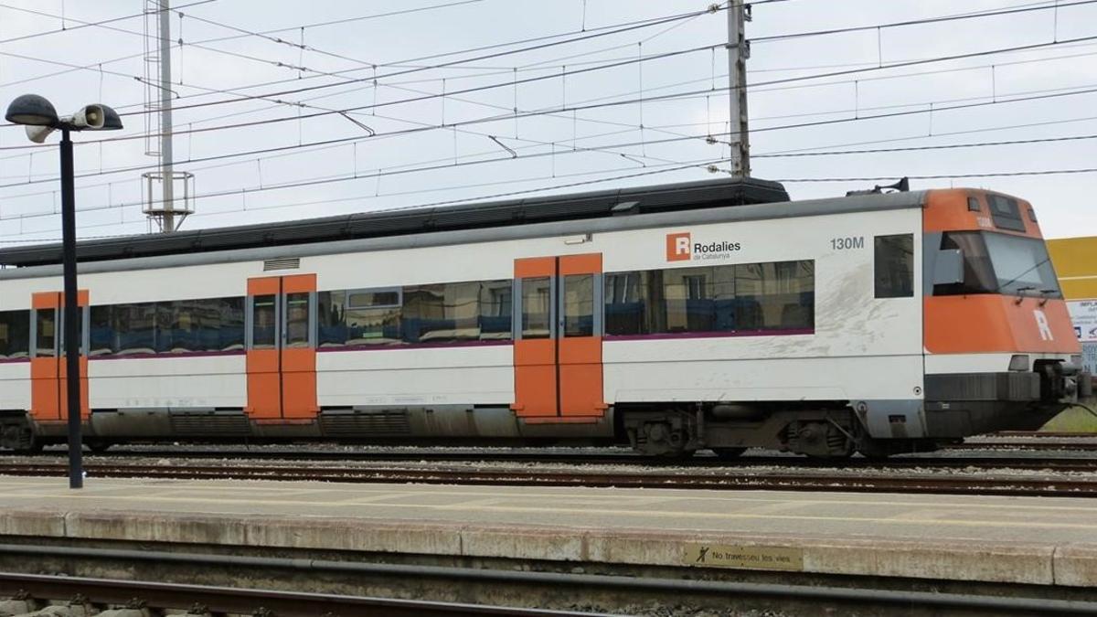 zentauroepp51207788 21 05 2015 un tren de rodalies  arxiu   economia catalu a es191208125106