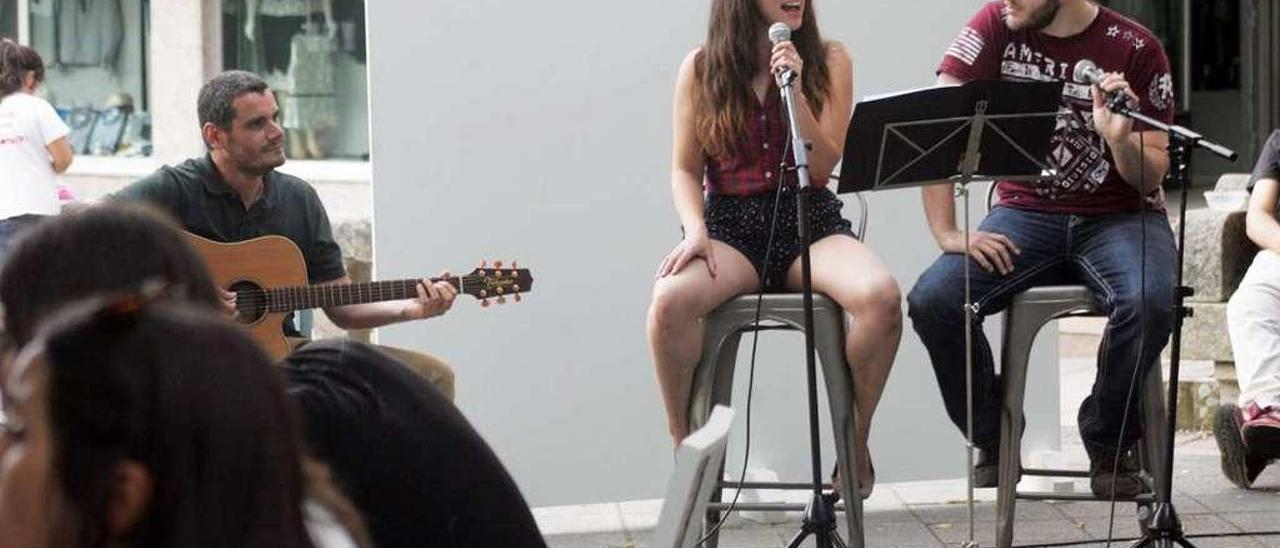 Débora y Matt durante un ensayo previo al concierto de anoche en Doña Maruja. // Bernabé/Luismy