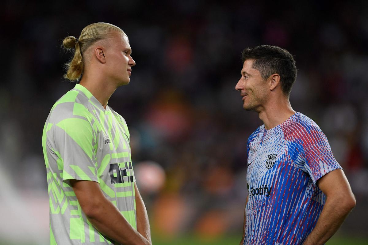 Erling Haaland y Robert Lewandowski durante el partido amistoso estival entre Manchester City y Barça