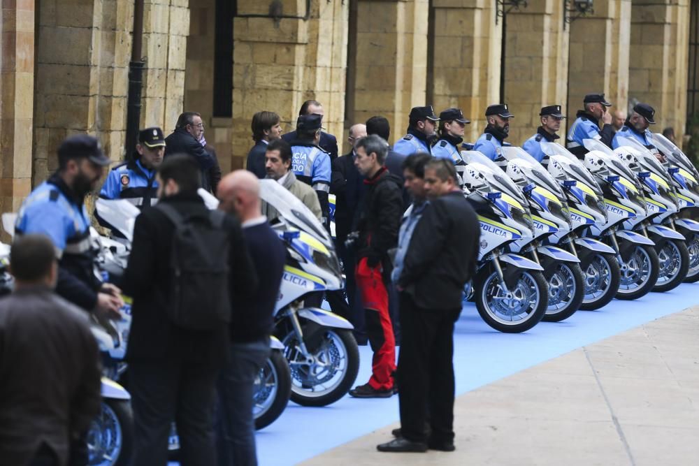 Presentación de las nuevas motos de la Policía Local de Oviedo.