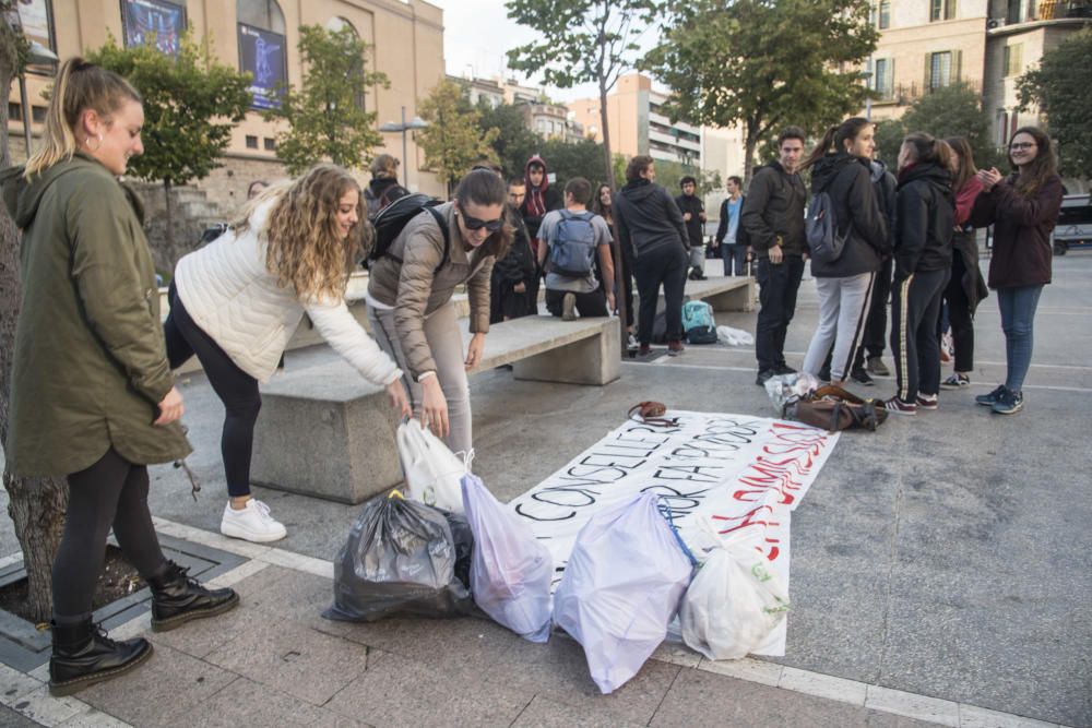 Escombraries a la delegació d'Interior a Manresa