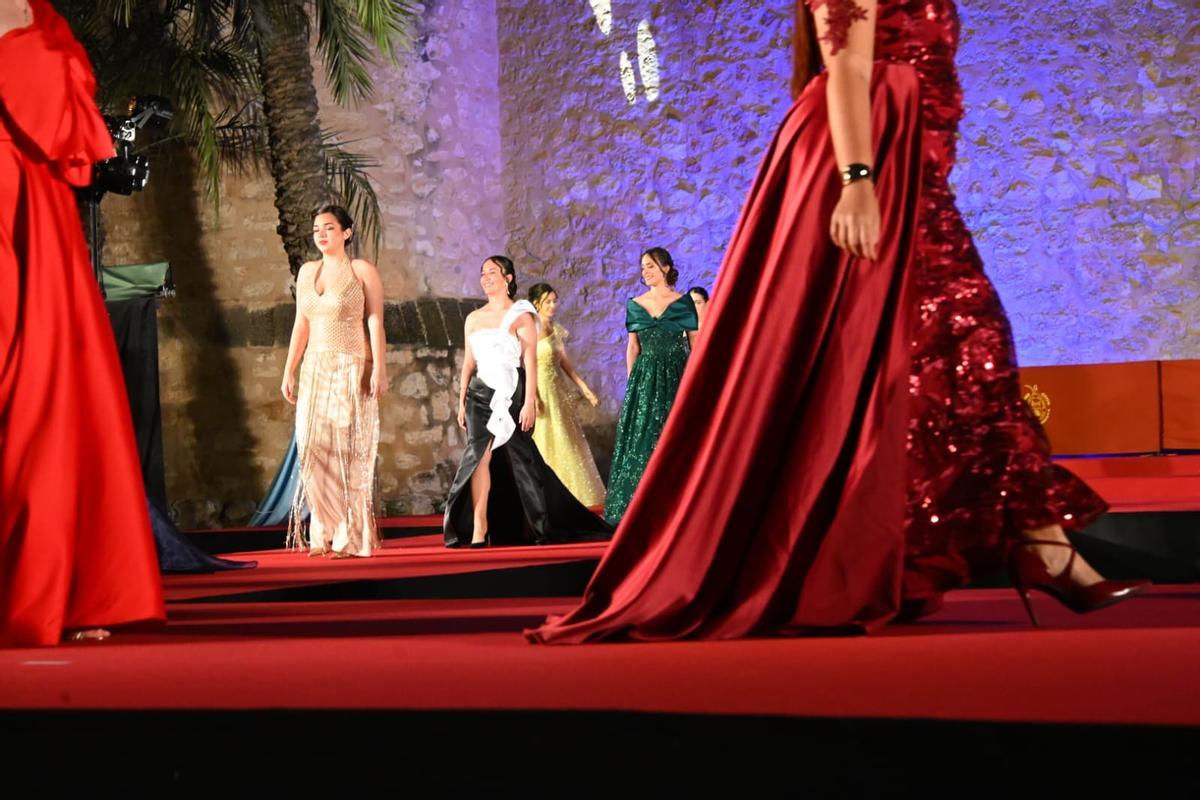 Las candidatas a Reina de las Fiestas de Elche brillan en una gala renovada en Traspalacio Las candidatas a Reina de las Fiestas de Elche brillan en una gala renovada en Traspalacio
