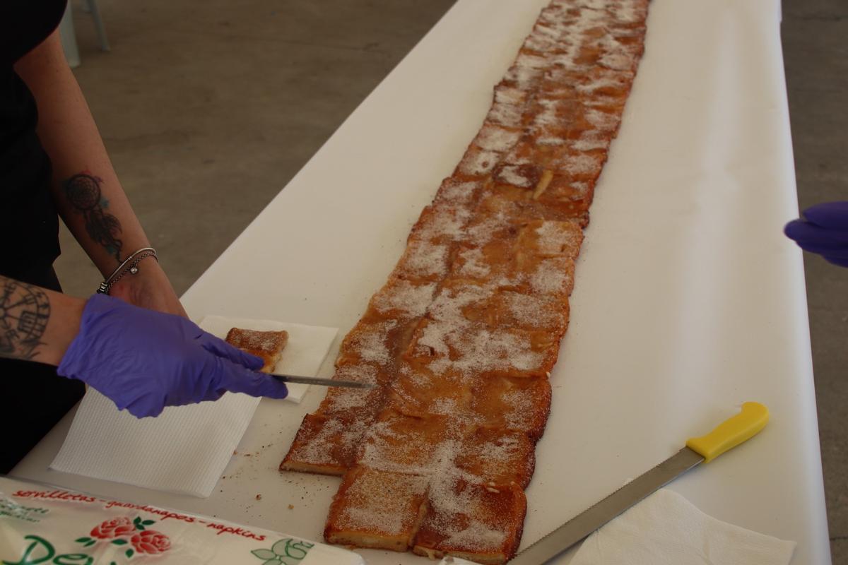 Cuevas de San Marcos romperá su propio récord y creará una torrija gigante de 15 metros