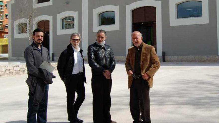 García Alix, segundo por la derecha, junto a Valor, Combarro y Gallego, en Las Cigarreras.