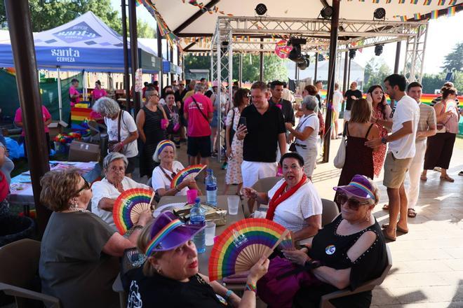 EN IMÁGENES: El "Orgullín del Norte" de Gijón iza la bandera por la memoria de Rambal y la esperanza de la ley LGTBI