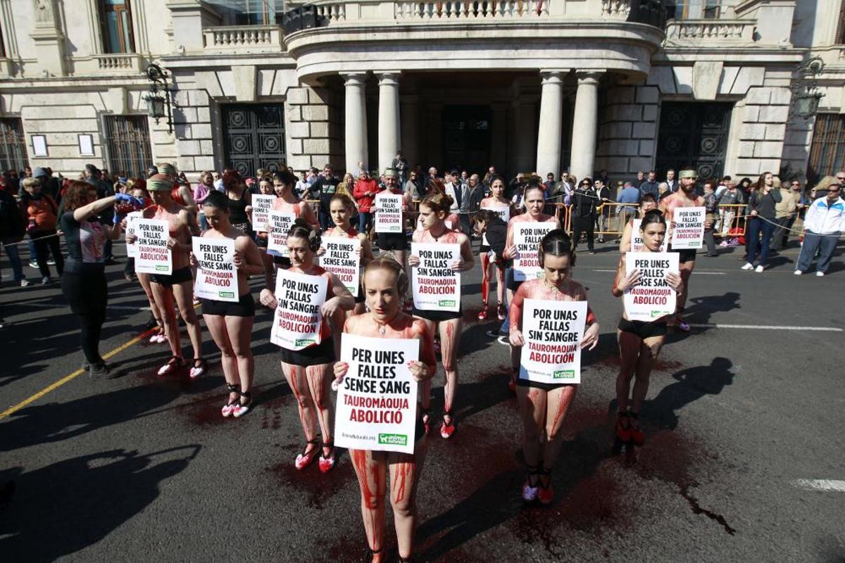 Manifestación y performance antitaurina en Valencia