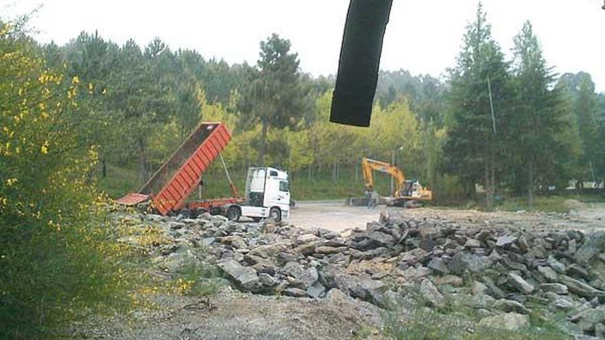 Imagen del terreno en San Andrés de Comesaña donde la oposición afirma que se incumple la normativa.