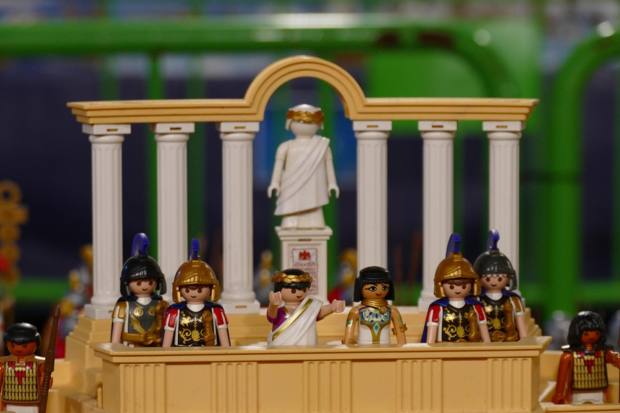 Centenars de clicks de Playmobil ocupen el Casino Menestral Figuerenc