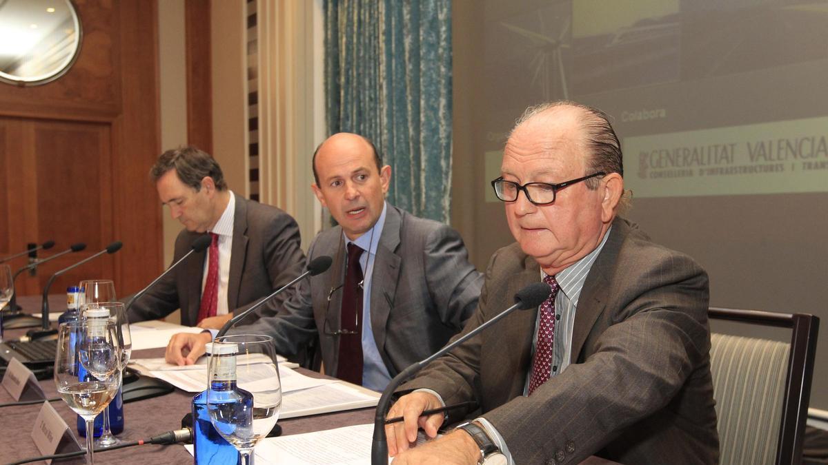 Manuel Miñes, a la dreta, en una imatge d'arxiu, al costat d'Eduardo Beut (centre) i Vicente Dómine.