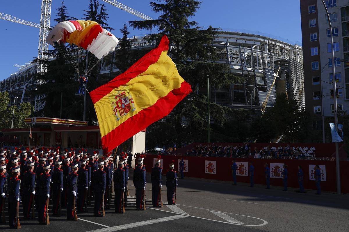 Desfile militar del Día de la Fiesta Naciona del 12 de octubre