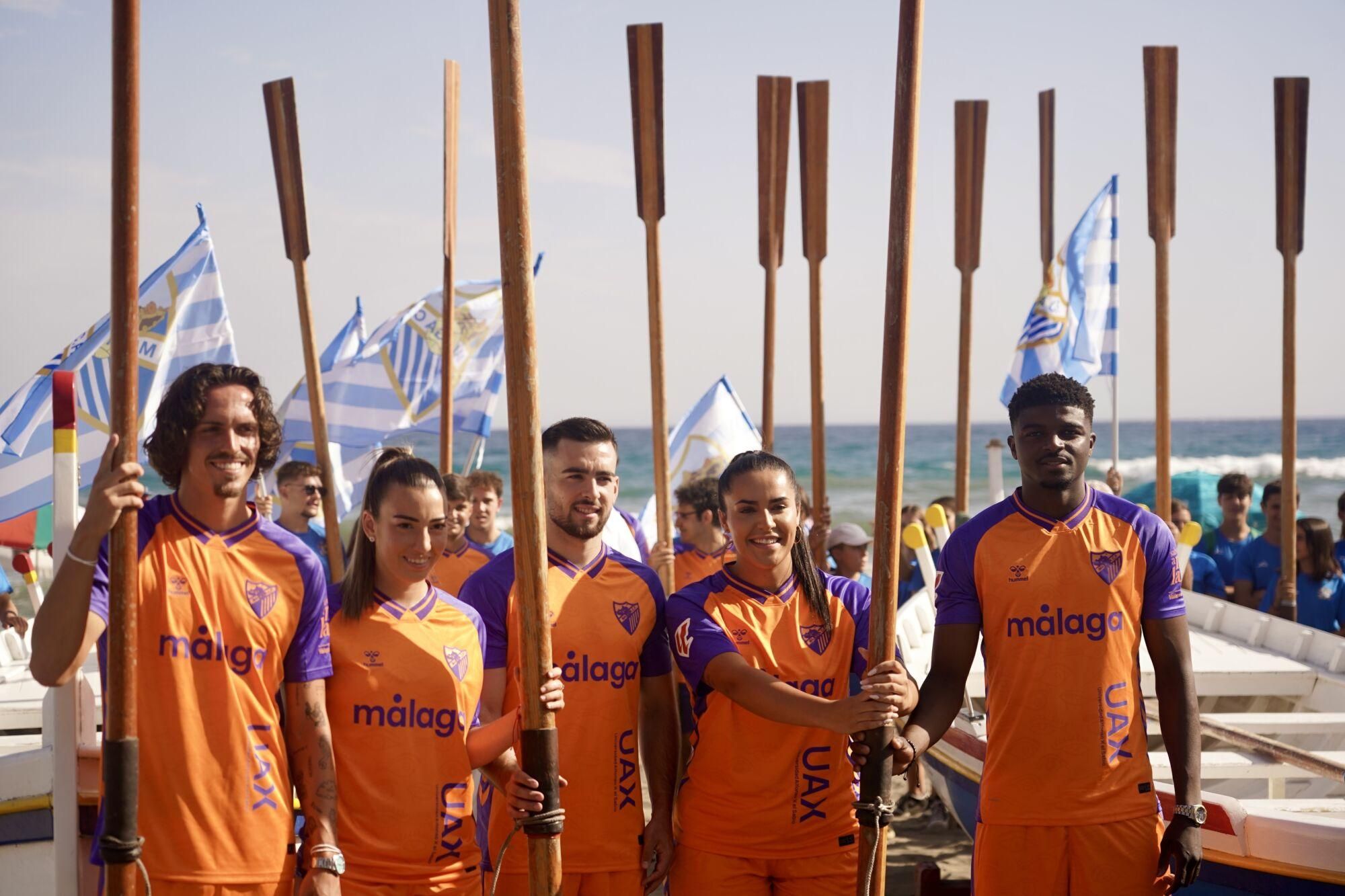 El Málaga CF presenta en el Rincón su tercera equipación