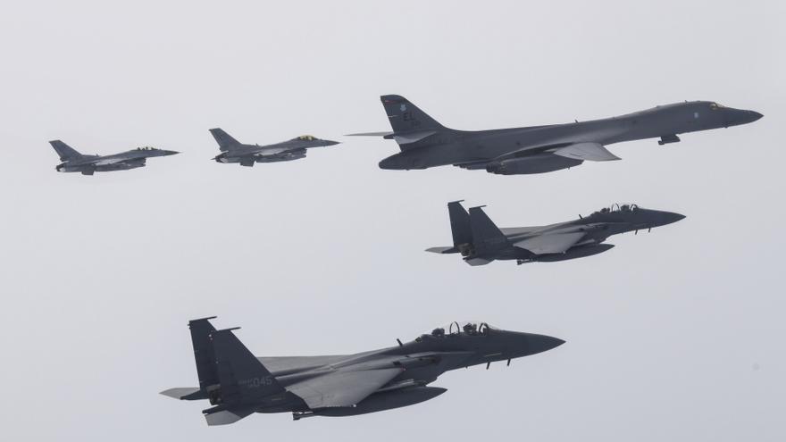 EEUU y Corea del Sur realizan maniobras militares con bombarderos para frenar la amenaza de Corea del Norte
