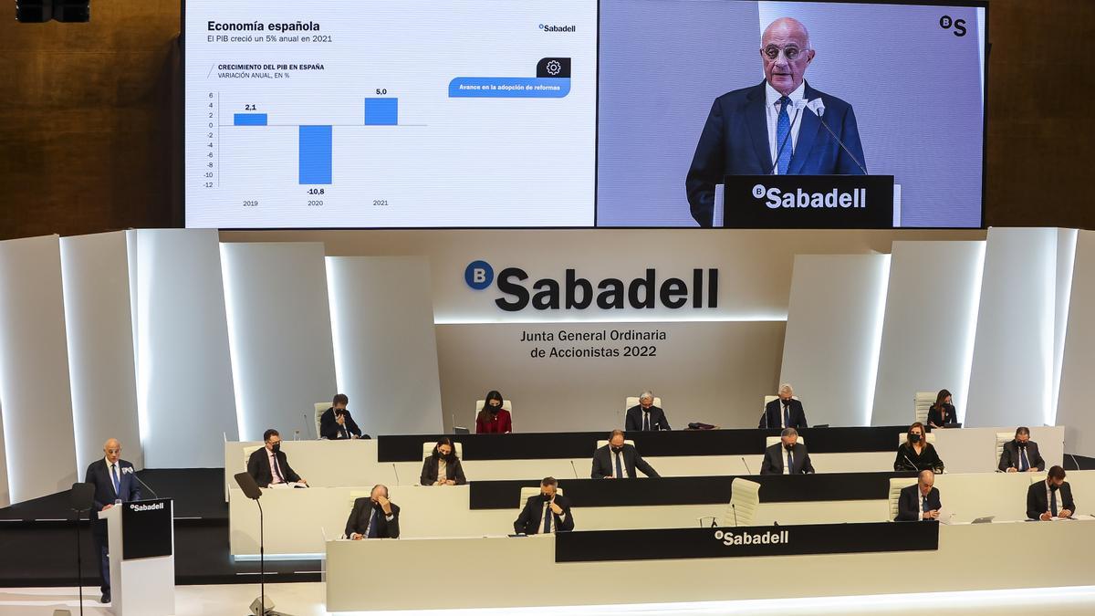 Un momento de la junta de accionistas del Sabadell de 2022.