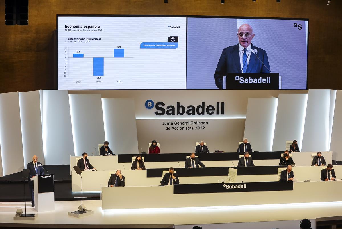 Un momento de la junta de accionistas del Sabadell de 2022.