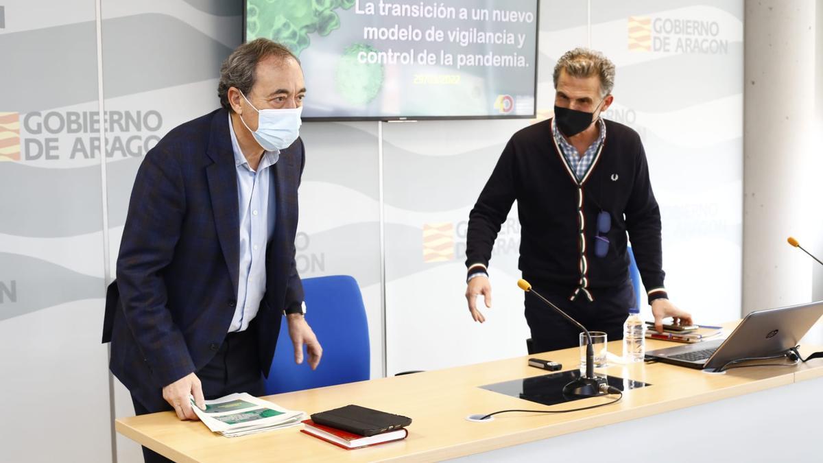 José María Arnal y Francisco Javier Falo, este martes, a su llegada a la rueda de prensa.