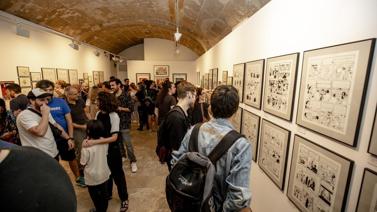 Público asistente a la inauguración del CòmicNostrum en el Solleric.