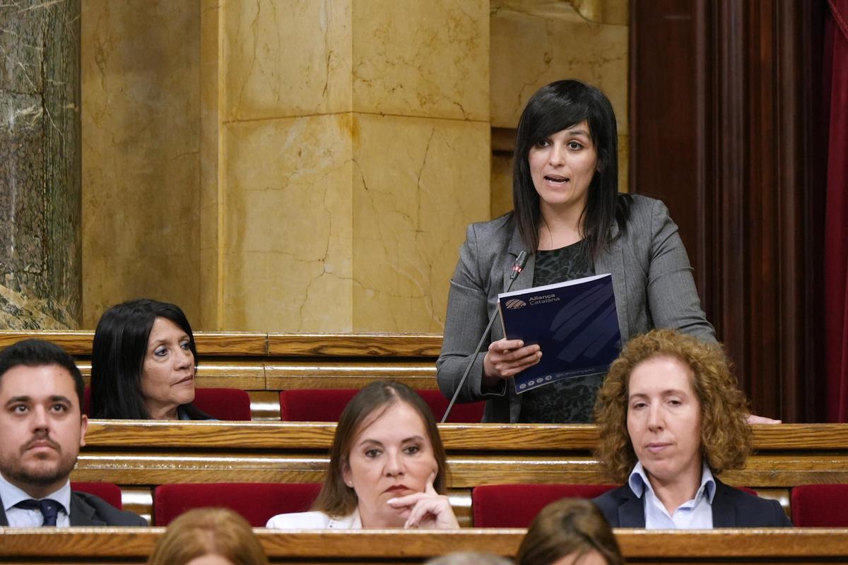 La diputada de Aliança y alcaldesa de Ripoll, Sílvia Orriols, en sesión plenaria.