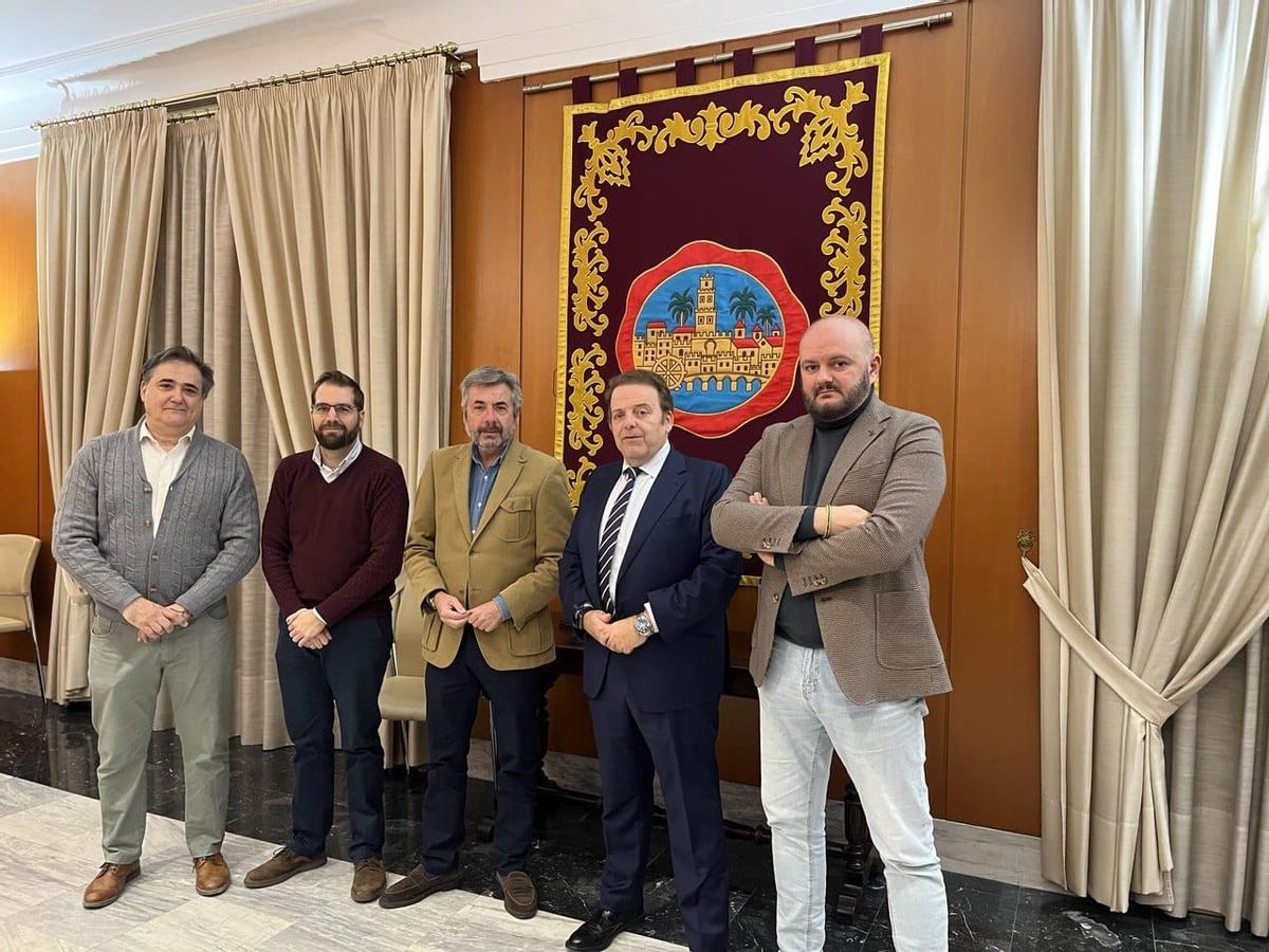 El Ayuntamiento restaurará el triunfo de San Rafael de la plaza de El Alpargate.