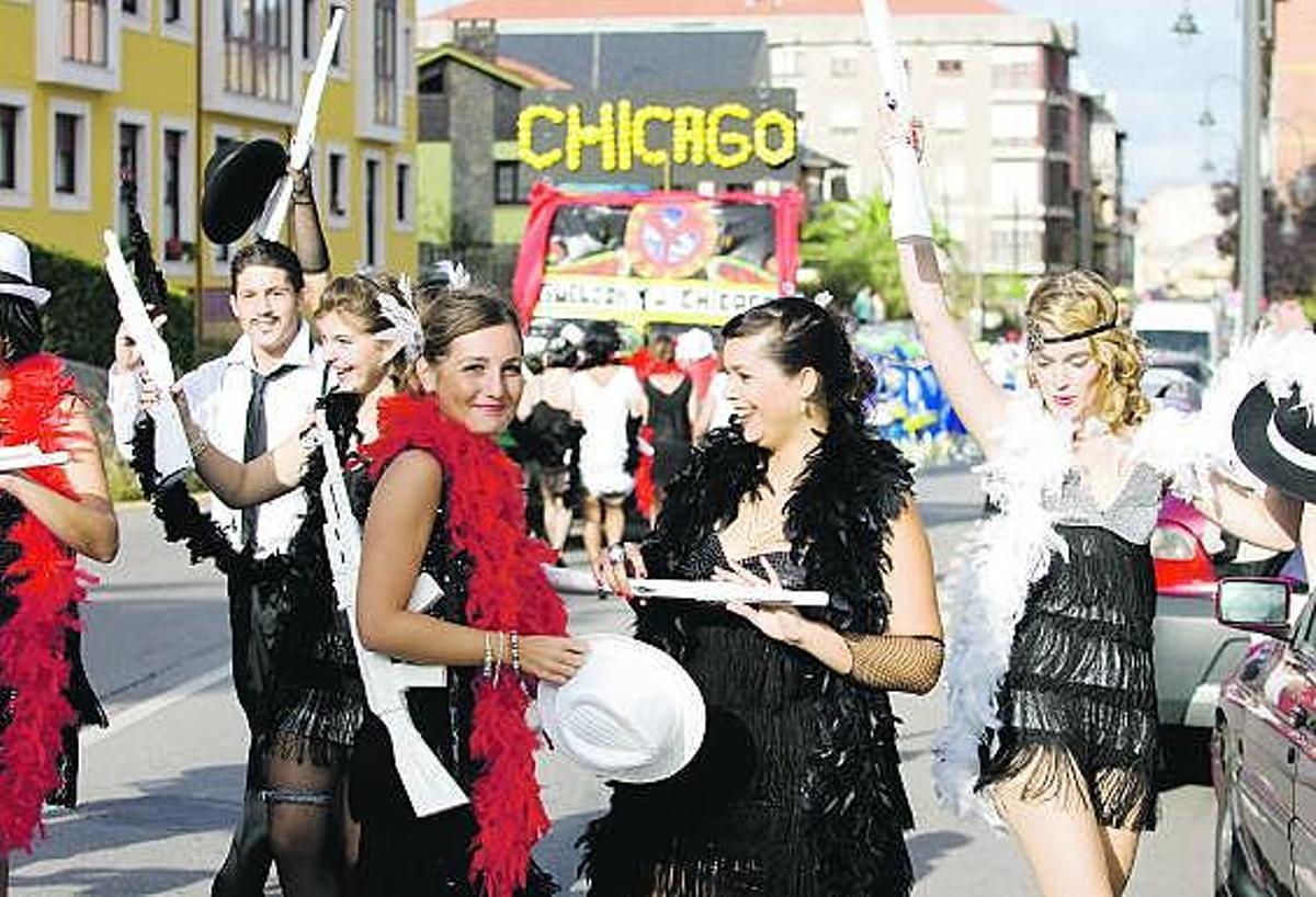 Candás baila al ritmo del «Waka waka»