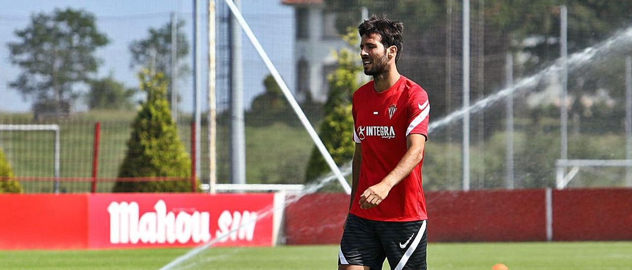 Marc Valiente, durante el entrenamiento de ayer en Mareo. | Juan Plaza