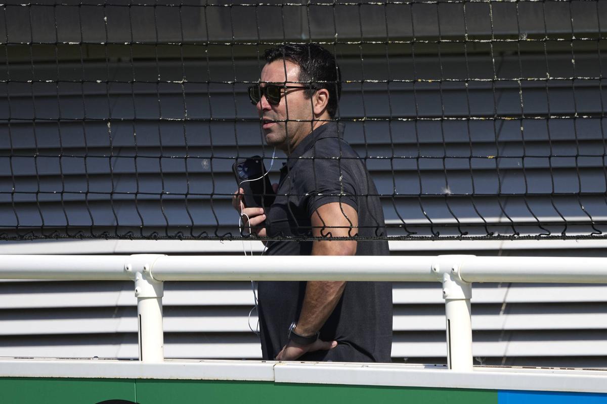 Deco presencia el último entrenamiento en Birmingham, este lunes.