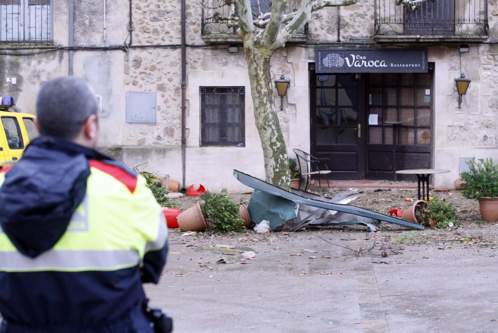 Un tornado deixa danys en cases, naus i vehicles a Cistella