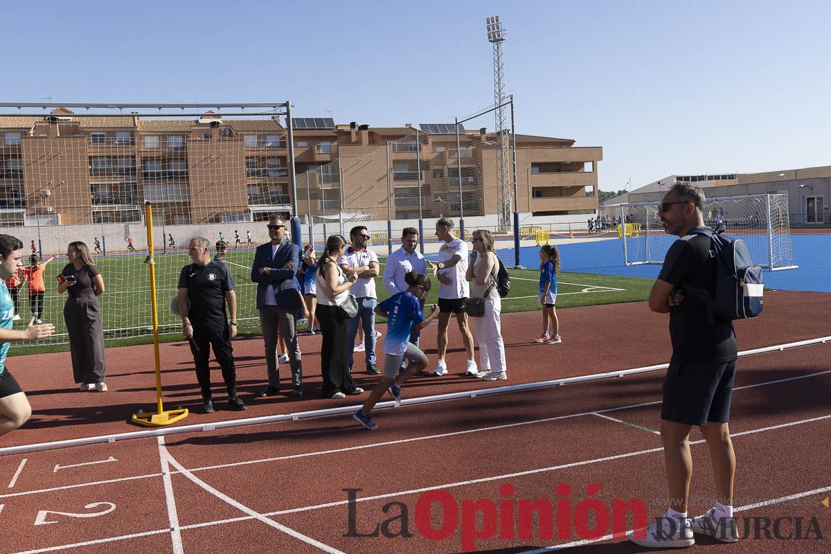 Abel Antón vistiba la Escuela Municipal de Atletismo de Caravaca