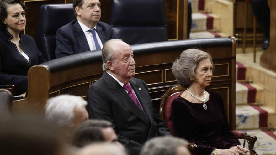Joan Carles I s&#039;exilia d&#039;Espanya acorralat pels afers judicials