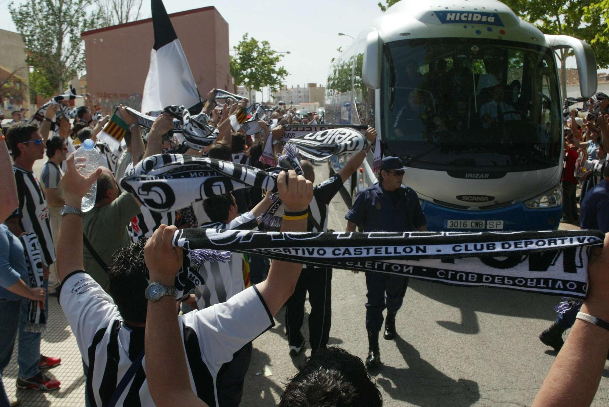 Así fue el multitudinario desplazamiento a Albacete de la afición del Castellón en 2006