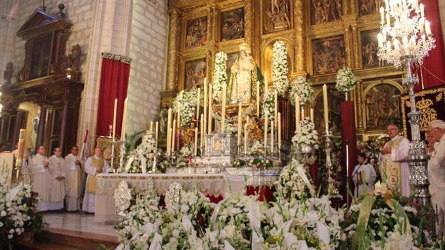 Una multitudinaria procesión de la Virgen culmina las fiestas aracelitanas