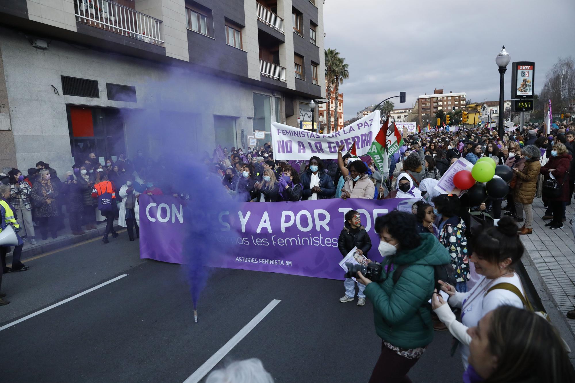 Gijón, teñido de morado por el 8-M