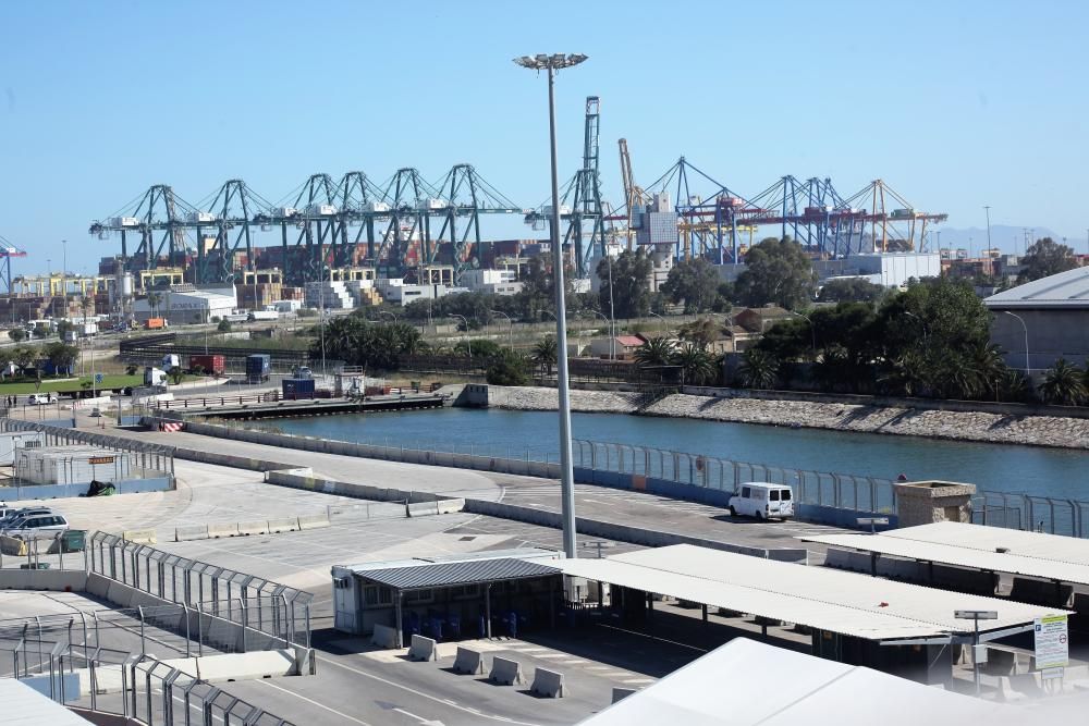 Imágenes del simulacro de la armada en el Puerto de València