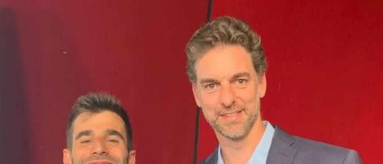 Marc Tur y Pau Gasol durante la gala de premios.