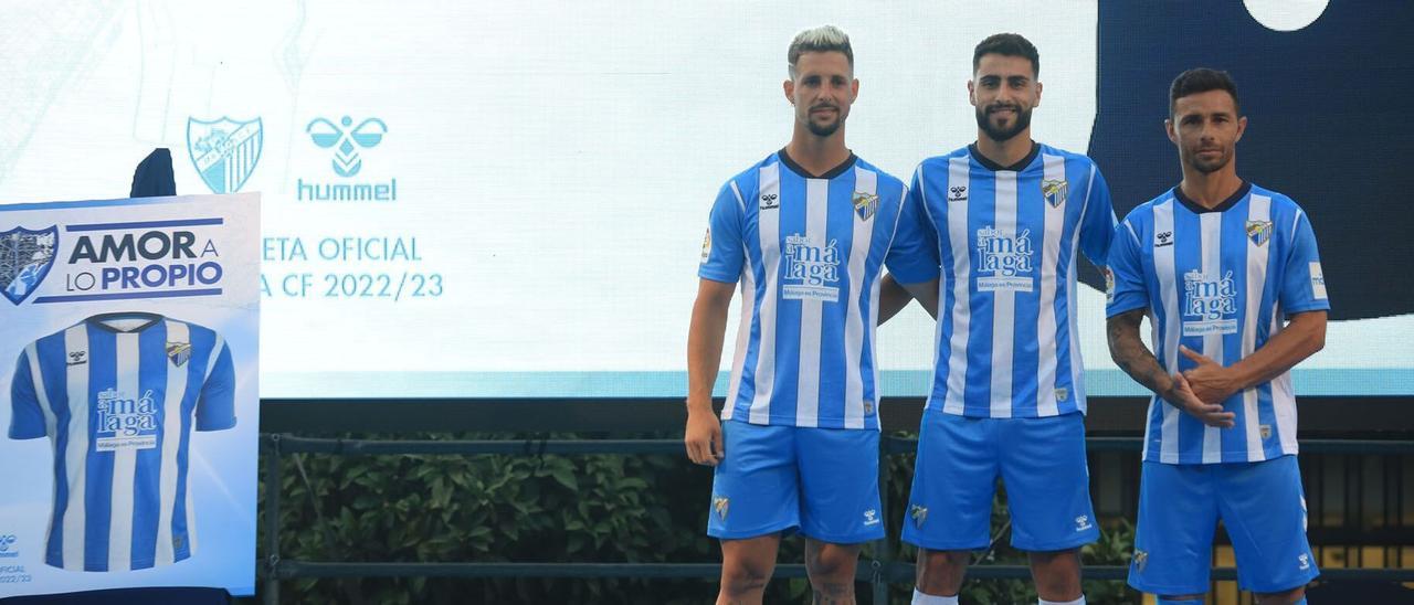 Presentación de las camisetas del Málaga CF para la temporada 222/2023.