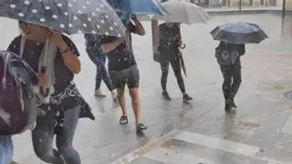 Aemet mantiene los avisos por lluvias en el interior de Alicante