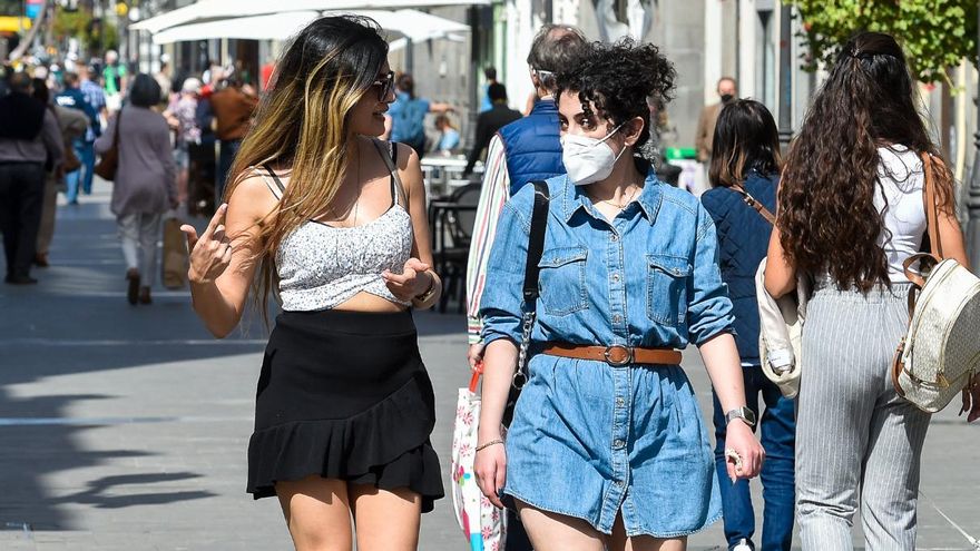 Eight deceased and 1,228 new cases of coronavirus in the Canary Islands