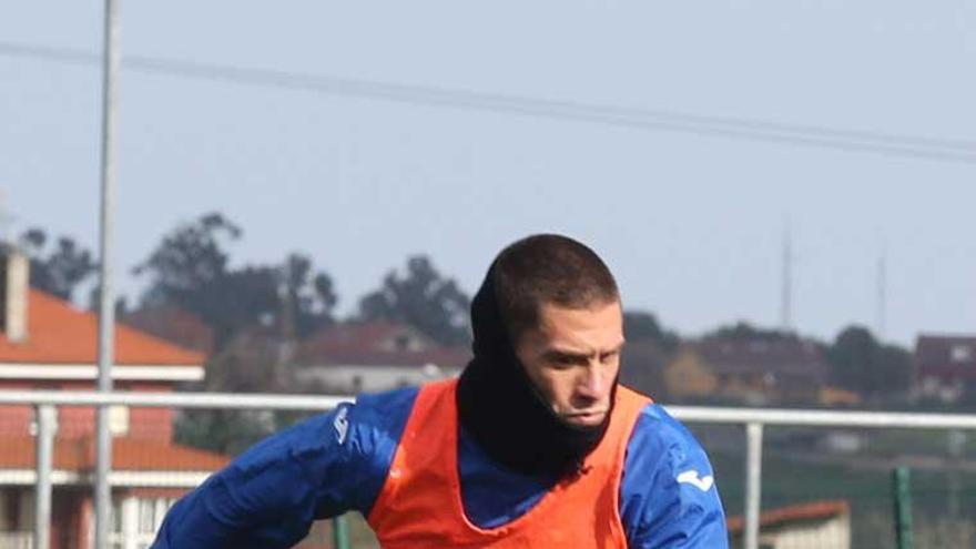 Borja Prieto en un entrenamiento de esta temporada con el Avilés.