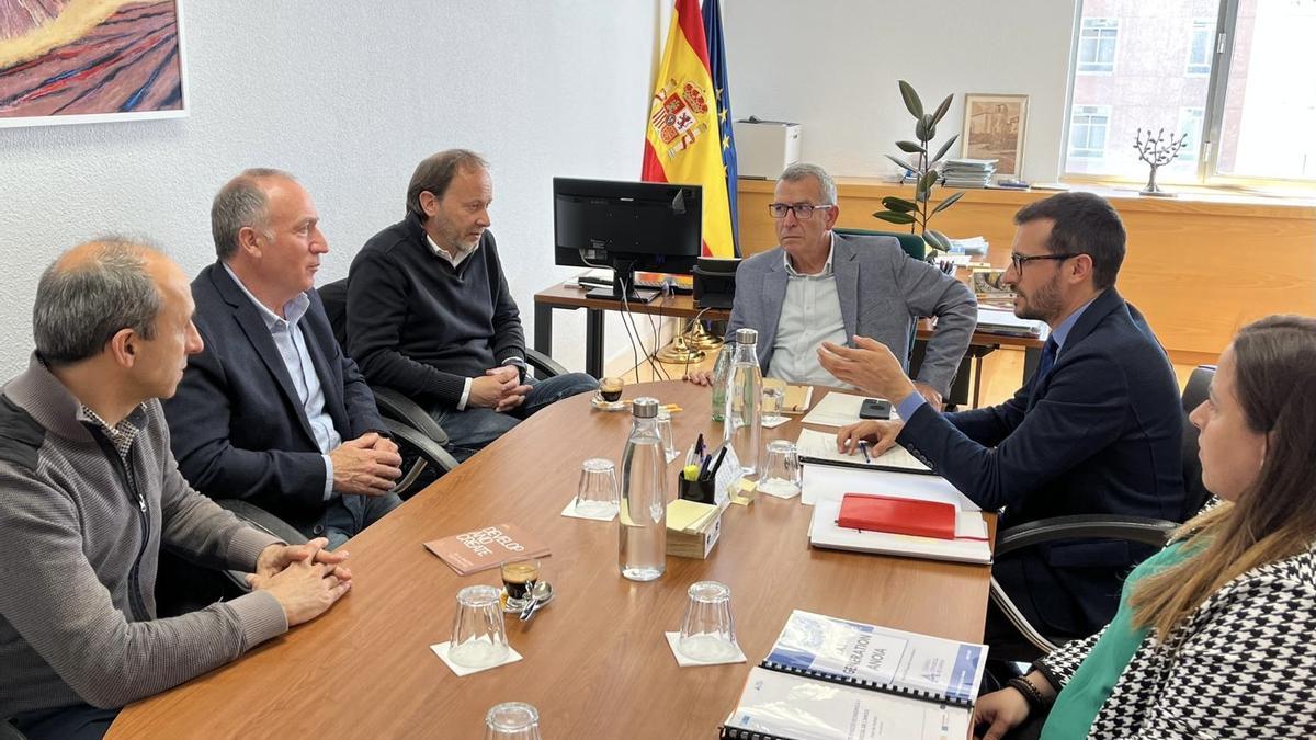 La delegació del clúster de la pell i el Consell comarcal al ministeri