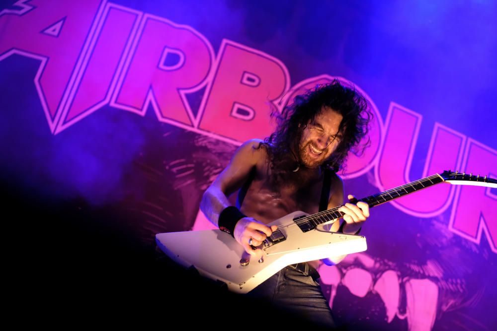 Airbourne, la banda australiana, no defraudó al público de Leyendas del Rock en la tercera jornada del festival.