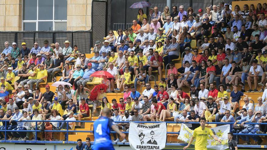 Imagen de la grada de la Ciudad Deportiva del Villarreal en el duelo ante el Villarreal