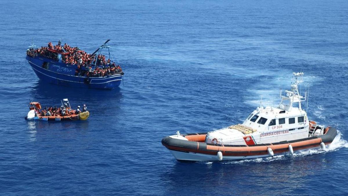 Gairebé 600 immigrants rescatats en un dels salvaments més grans de l’any al Mediterrani
