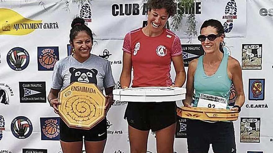 Podio de la categoría femenina en la Colònia de Sant Pere.