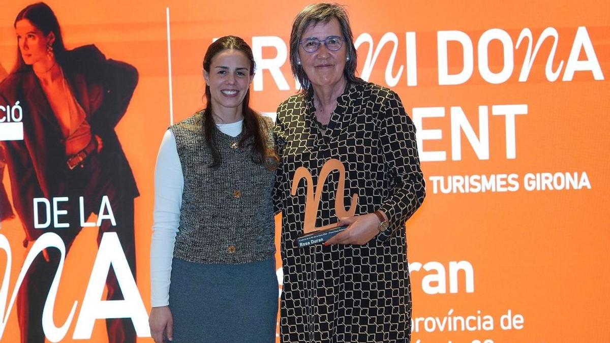 Rosa Durant, recollint el premi.