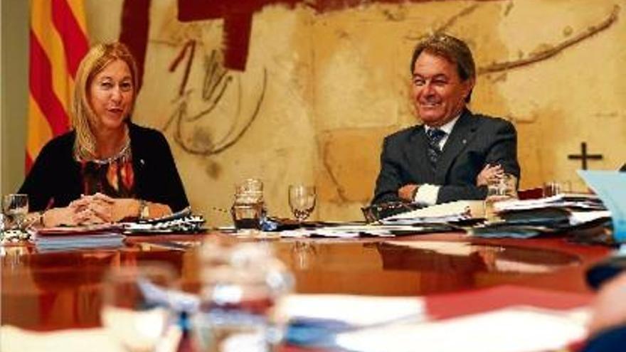 Mas, ahir, amb la vicepresidenta del Govern, Neus Munté, durant la reunió setmanal de l&#039;executiu català.
