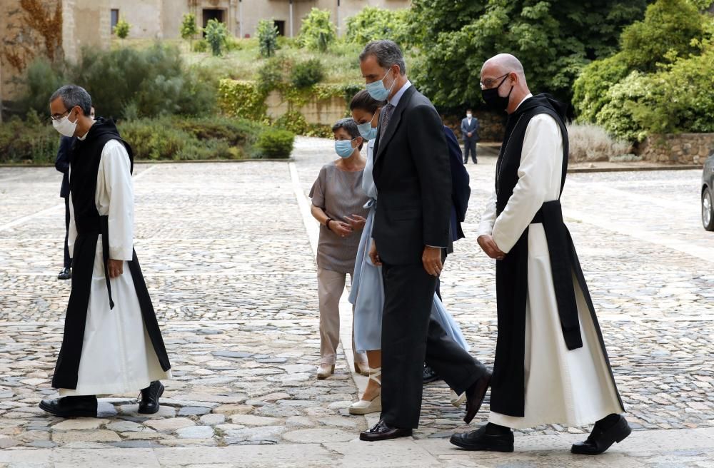 Els reis visiten Poblet entre protestes independentistes