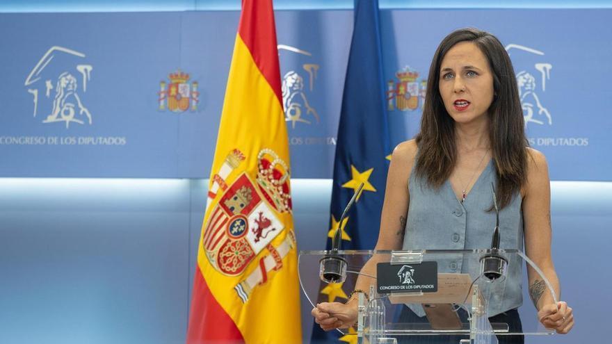 Podemos считает, что Санчес «ищет полемику с монархией», чтобы «пройти на цыпочках» мимо своего управления кризисом в Сеуте