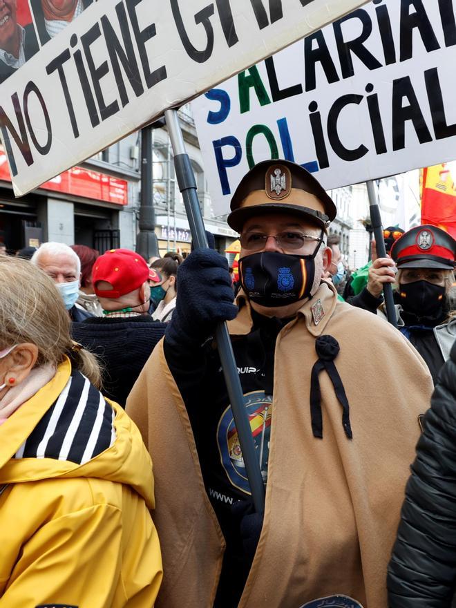 Agentes de todos los cuerpos salen a la calle contra la nueva ley mordaza.