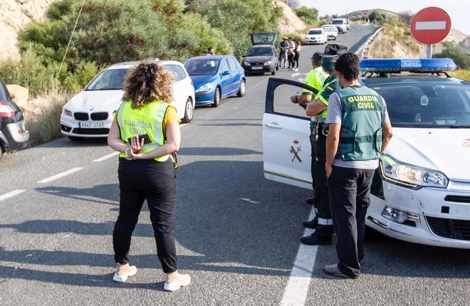 Gran despliegue policial por una fiesta ilegal con más de 1.000 personas en El Campello