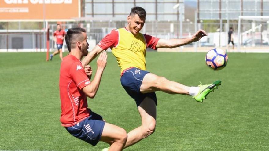 Coris i Alcalá, en un entrenament a Montilivi.