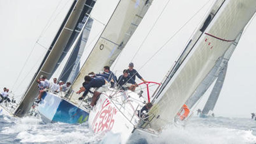 La regata de ayer en Valencia ofreció vistosas imágenes de los participantes.